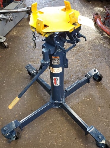 https://0201.nccdn.net/1_2/000/000/099/690/Transmission-Jack-3-372x500.jpg